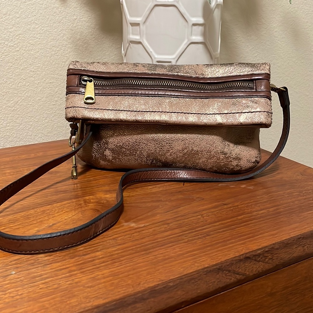 Fossil clutch.